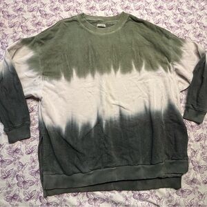 American Eagle Outfitters Green and White Crewneck Sweater